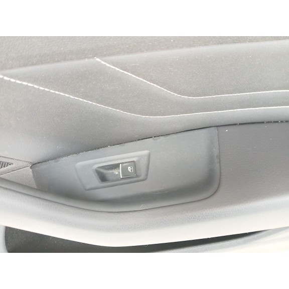 Recambio de guarnecido puerta delantera derecha para volkswagen arteon (3h8) referencia OEM IAM 3G8831056  