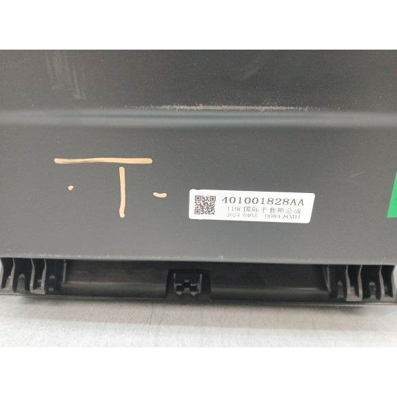 Recambio de guantera para omoda 5 referencia OEM IAM 401001828AA  