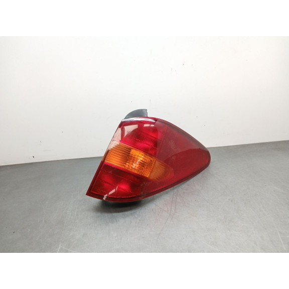 Recambio de piloto trasero derecho para ssangyong rodius i 2.7 xdi referencia OEM IAM 8360221  