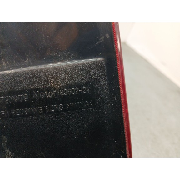 Recambio de piloto trasero derecho para ssangyong rodius i 2.7 xdi referencia OEM IAM 8360221  