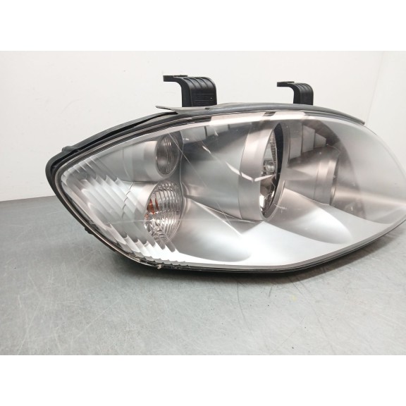 Recambio de faro derecho para ssangyong rodius i 2.7 xdi referencia OEM IAM   