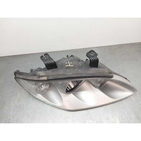 Recambio de faro derecho para ssangyong rodius i 2.7 xdi referencia OEM IAM   
