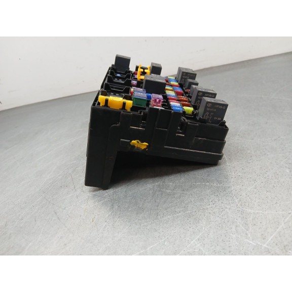 Recambio de caja reles / fusibles para omoda 5 referencia OEM IAM 807000525AA  