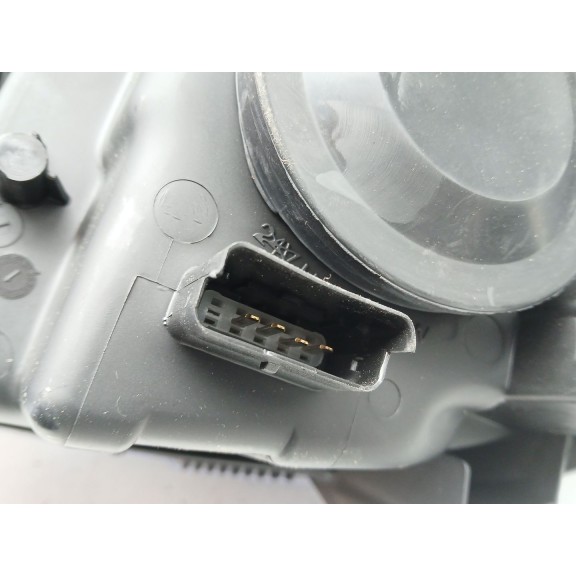 Recambio de faro derecho para renault grand scenic 1.9 dci (130cv) referencia OEM IAM 5570062 200227452471 