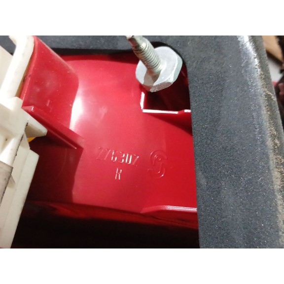 Recambio de piloto trasero derecho para bmw 3 (e90) 318 d referencia OEM IAM 63216937458  