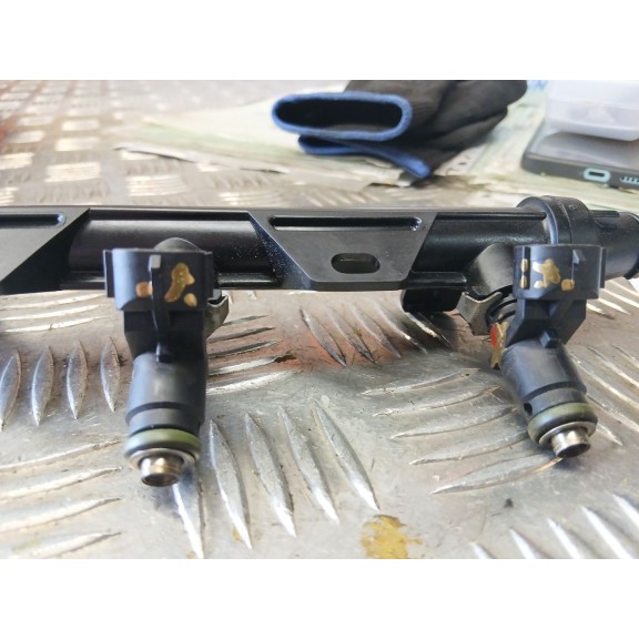 Recambio de rampa inyectora para seat ibiza iv (6j5, 6p1) 1.2 referencia OEM IAM 03e133320a  