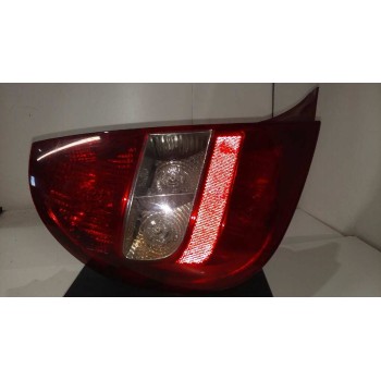 PILOTO TRASERO IZQUIERDO 4 PTAS EXTERIOR