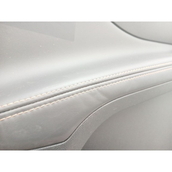 Recambio de guarnecido puerta trasera izquierda para peugeot 5008 gt referencia OEM IAM 98269872dg  