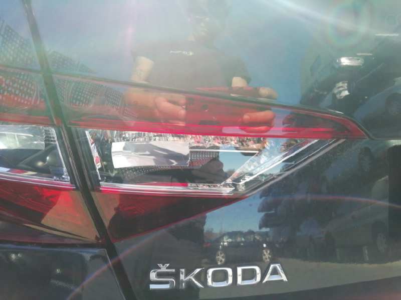 Recambio de piloto trasero izquierdo interior para skoda superb (3v3) ambition referencia OEM IAM   