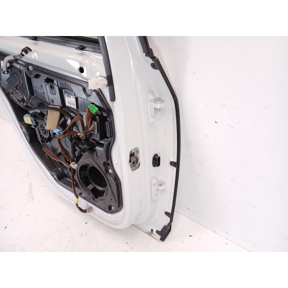 Recambio de puerta trasera izquierda para volvo v60 i (155) d3 / d4 referencia OEM IAM 31352771 31402402 