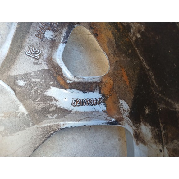 Recambio de llanta para jeep avenger (j2) referencia OEM IAM 6.5JX17 H2 ET32 52197382 17 PULGADAS