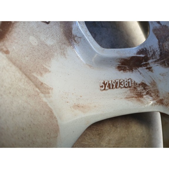 Recambio de llanta para jeep avenger (j2) referencia OEM IAM 6.5JX17 H2 ET32 52197382 17 PULGADAS