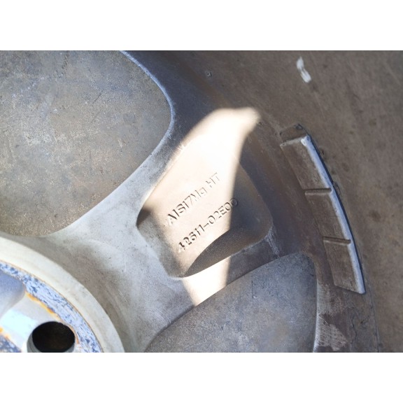 Recambio de llanta para toyota auris (_e15_) 1.8 hybrid (zwe150_) referencia OEM IAM 4261102E00  