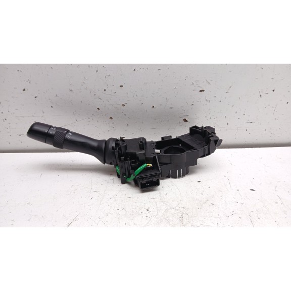 Recambio de mando limpia para toyota yaris hybrid active referencia OEM IAM 173832  