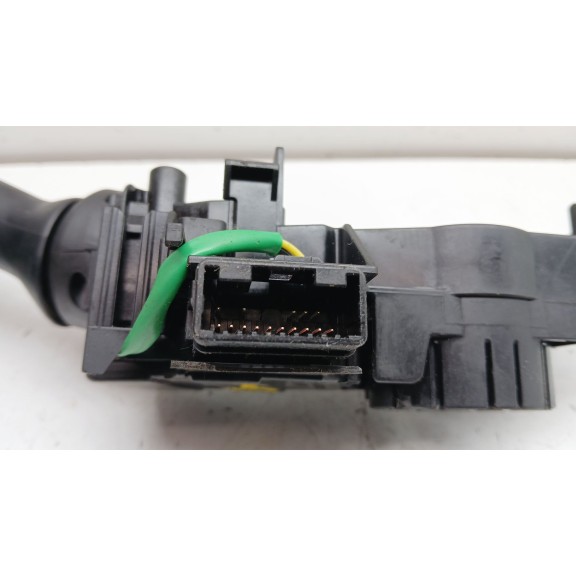 Recambio de mando limpia para toyota yaris hybrid active referencia OEM IAM 173832  