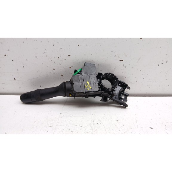 Recambio de mando limpia para toyota yaris hybrid active referencia OEM IAM 173832  