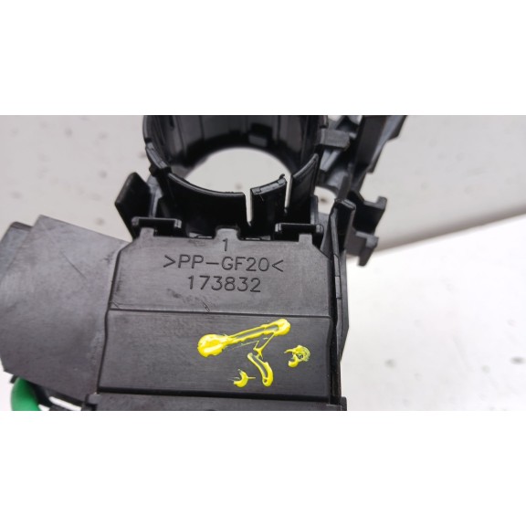 Recambio de mando limpia para toyota yaris hybrid active referencia OEM IAM 173832  