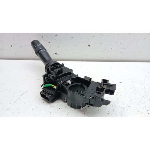 Recambio de mando limpia para toyota yaris hybrid active referencia OEM IAM 173832  