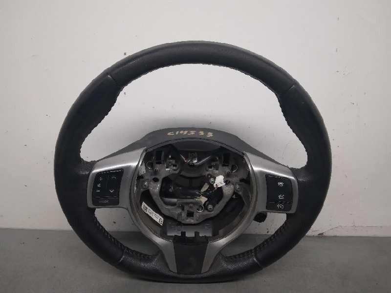 Recambio de volante para toyota yaris active referencia OEM IAM 451000D490C1 CON MANDOS ALGO DESGASTADO