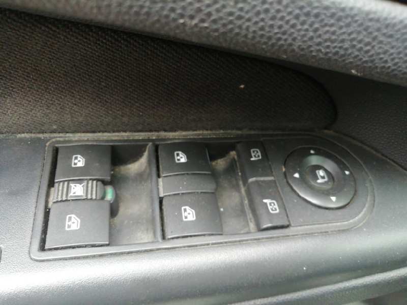 Recambio de mando elevalunas delantero izquierdo para opel zafira b cosmo referencia OEM IAM 13228698  