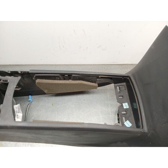 Recambio de apoyabrazos central para volvo c30 1.6 d referencia OEM IAM 30755375  