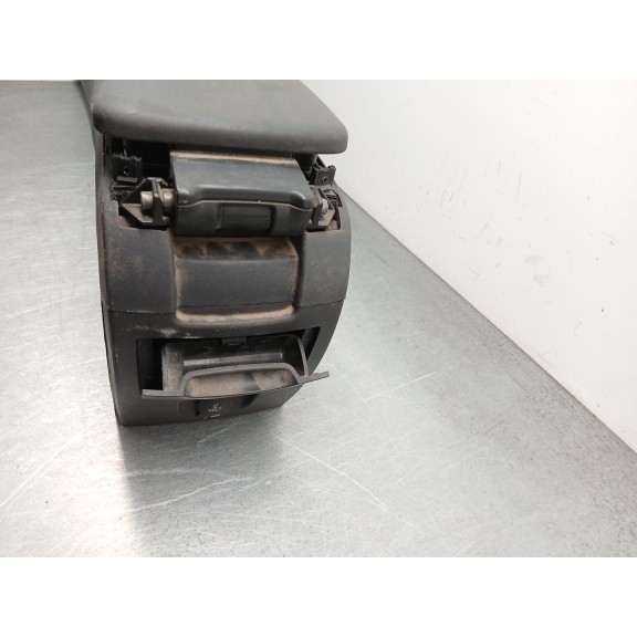 Recambio de apoyabrazos central para volvo c30 1.6 d referencia OEM IAM 30755375  