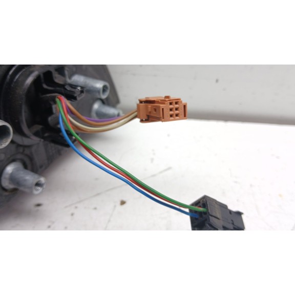 Recambio de retrovisor izquierdo para peugeot partner tepee 1.6 hdi 90 4x4 referencia OEM IAM 232636103  