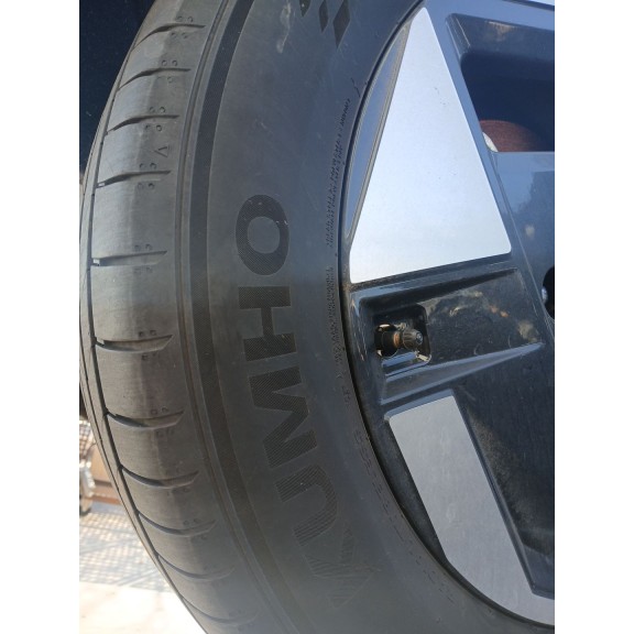 Recambio de neumatico para kia ev3 referencia OEM IAM 215-60-17 96H X2 KUMHO 2024