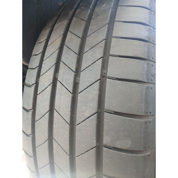 Recambio de neumatico para kia ev3 referencia OEM IAM 215-60-17 96H X2 KUMHO 2024