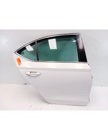Recambio de puerta trasera derecha para skoda octavia iv (nx3, nn3, pv3) 1.5 tsi referencia OEM IAM 5E6833052B  