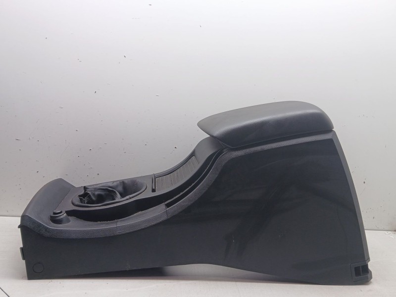 Recambio de apoyabrazos central para ssangyong actyon sports 200 xdi limited 4wd referencia OEM IAM 7795131000 7793132000 