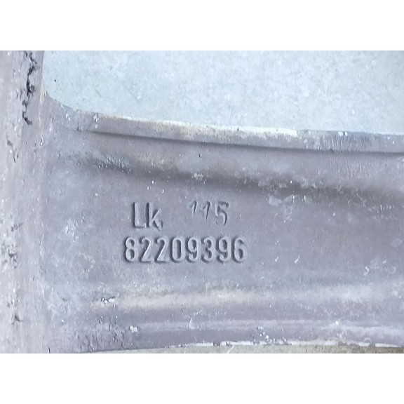 Recambio de llanta para chrysler 300c (lx, le) 3.0 crd referencia OEM IAM 82209396  