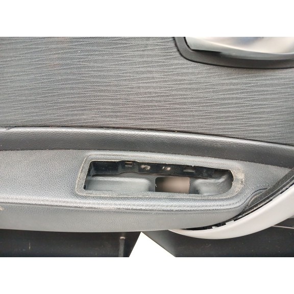 Recambio de guarnecido puerta delantera izquierda para bmw 1 (e81) 116 d referencia OEM IAM 10628510 9277930 