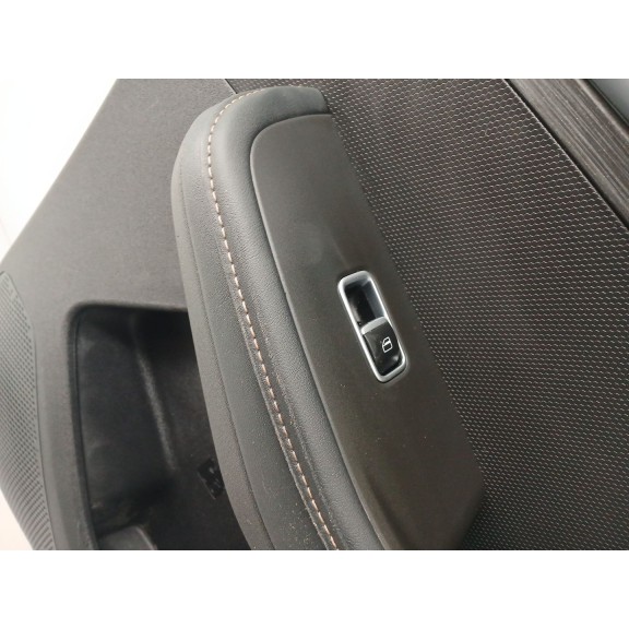 Recambio de guarnecido puerta trasera derecha para omoda 5 referencia OEM IAM 403005153aa  