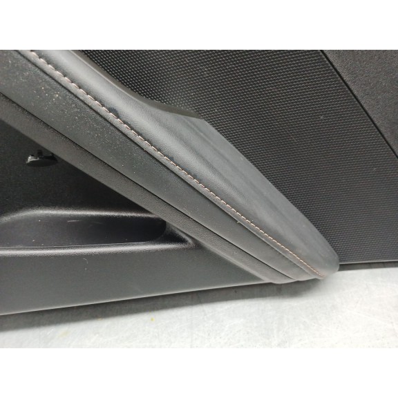 Recambio de guarnecido puerta trasera derecha para omoda 5 referencia OEM IAM 403005153aa  