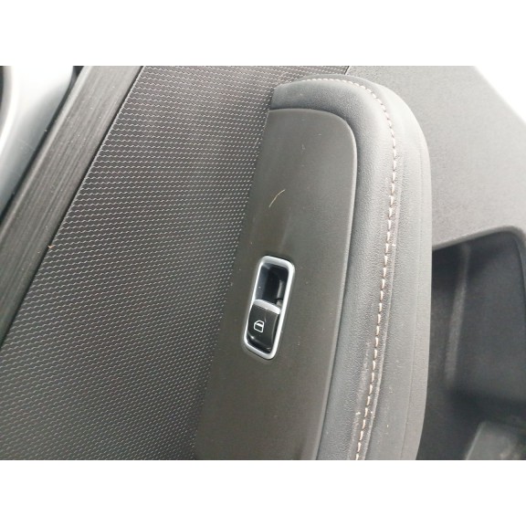 Recambio de guarnecido puerta trasera izquierda para omoda 5 referencia OEM IAM 403005151aa  