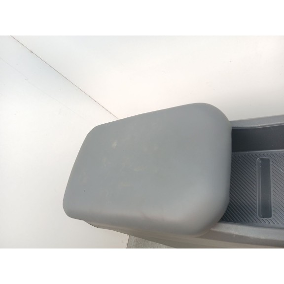 Recambio de apoyabrazos central para kia ev3 referencia OEM IAM   