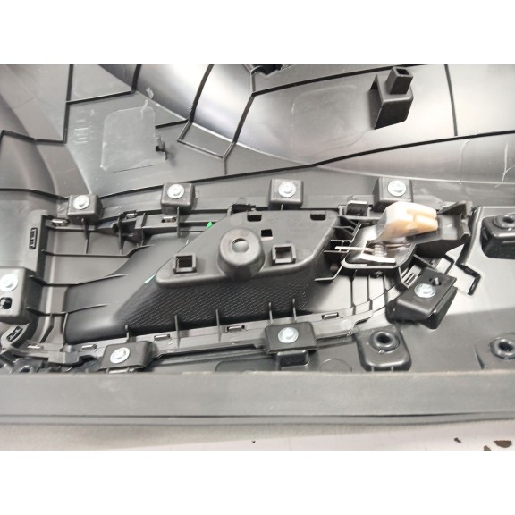 Recambio de guarnecido puerta delantera derecha para mg mg 3 1.5 hybrid referencia OEM IAM P115566955  