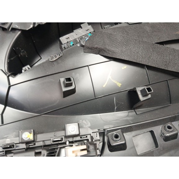Recambio de guarnecido puerta delantera derecha para mg mg 3 1.5 hybrid referencia OEM IAM P115566955  