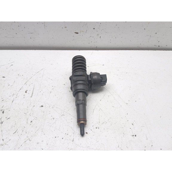 Recambio de inyector para seat ibiza iii (6l1) 1.4 tdi referencia OEM IAM 038130073bn  