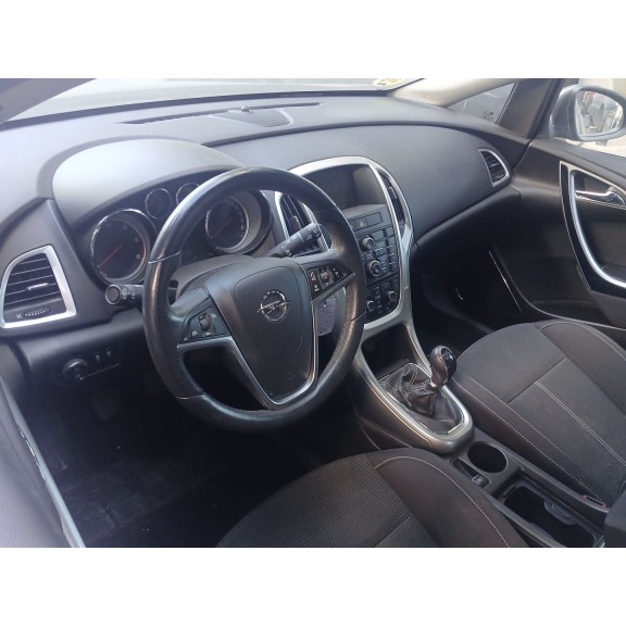 opel astra j (p10) del año 2011