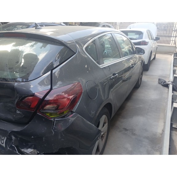 opel astra j (p10) del año 2011