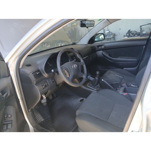 toyota avensis (_t25_) del año 2003