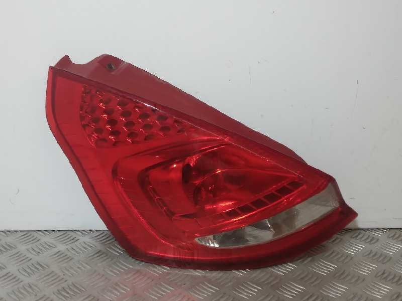 Recambio de piloto trasero izquierdo para ford fiesta (cb1) trend referencia OEM IAM 8A6113405A GOLPEADO 