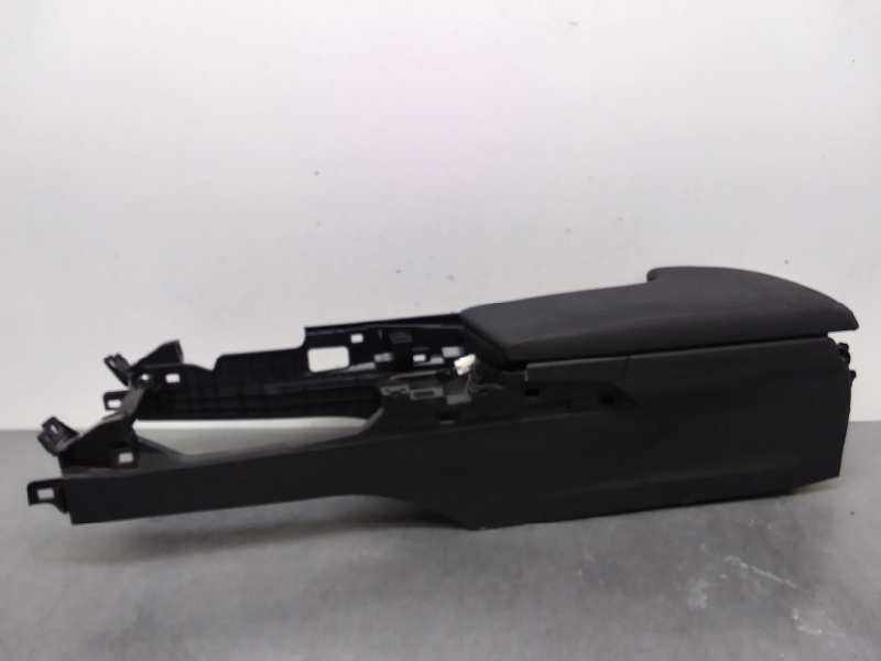 Recambio de apoyabrazos central para lexus is 300h referencia OEM IAM 5881053300  