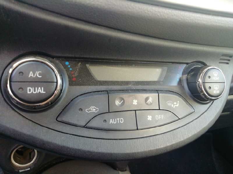 Recambio de mando climatizador para toyota yaris active referencia OEM IAM 559000D330  