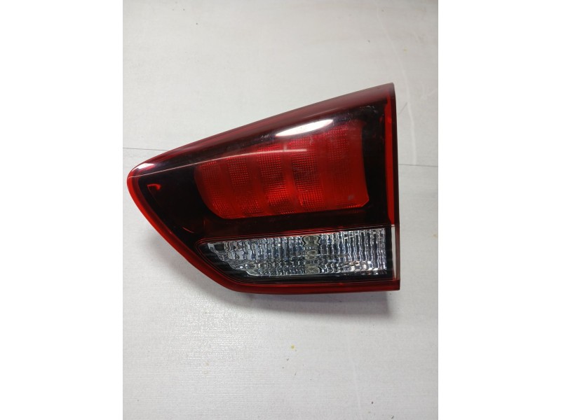 Recambio de piloto trasero derecho interior para kia carens iv 1.6 gdi referencia OEM IAM 92404a4  