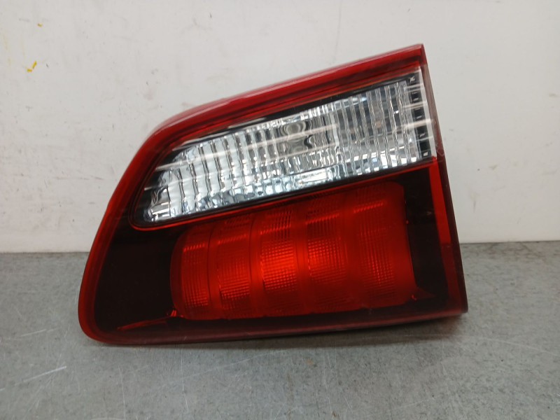 Recambio de piloto trasero izquierdo interior para kia carens iv 1.6 gdi referencia OEM IAM 92403A4  