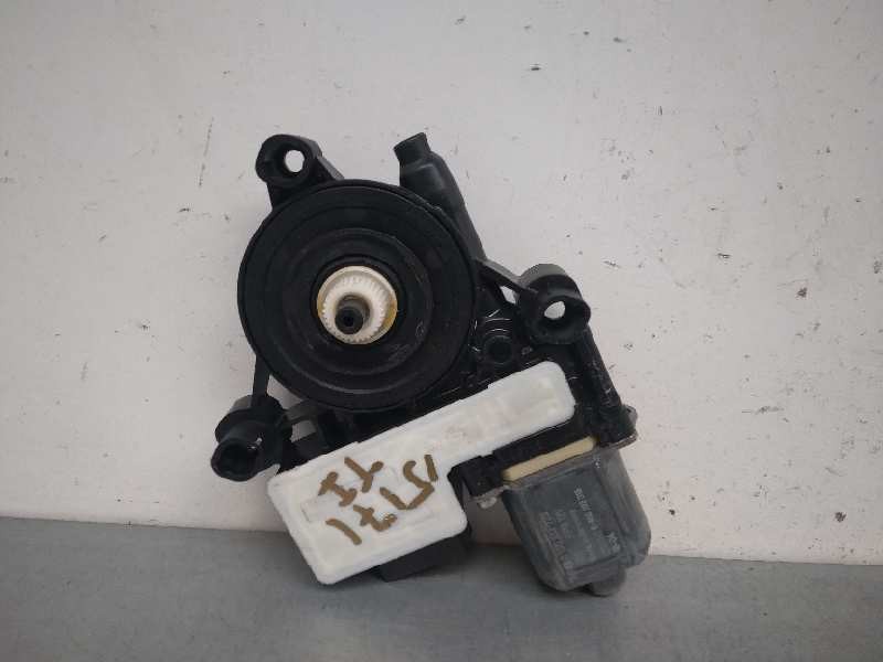 Recambio de motor elevalunas trasero izquierdo para seat leon st (5f8) x-perience 4drive referencia OEM IAM 0130822725 5Q0959811