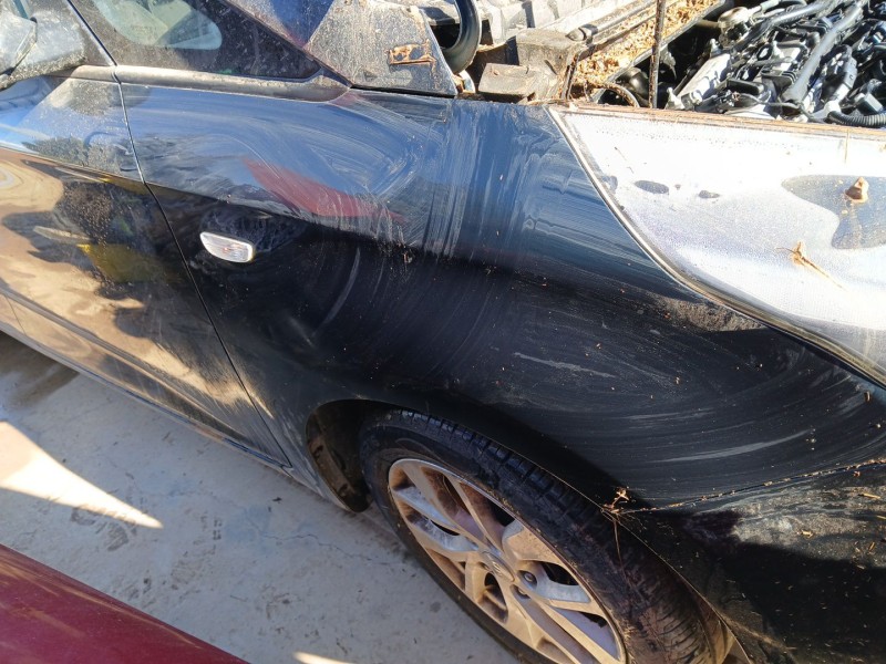 Recambio de aleta delantera derecha para kia carens iv 1.6 gdi referencia OEM IAM 66321A4100  